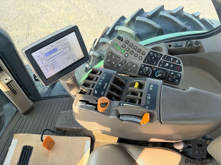 2011-john-deere-8335r-tractor-image-92