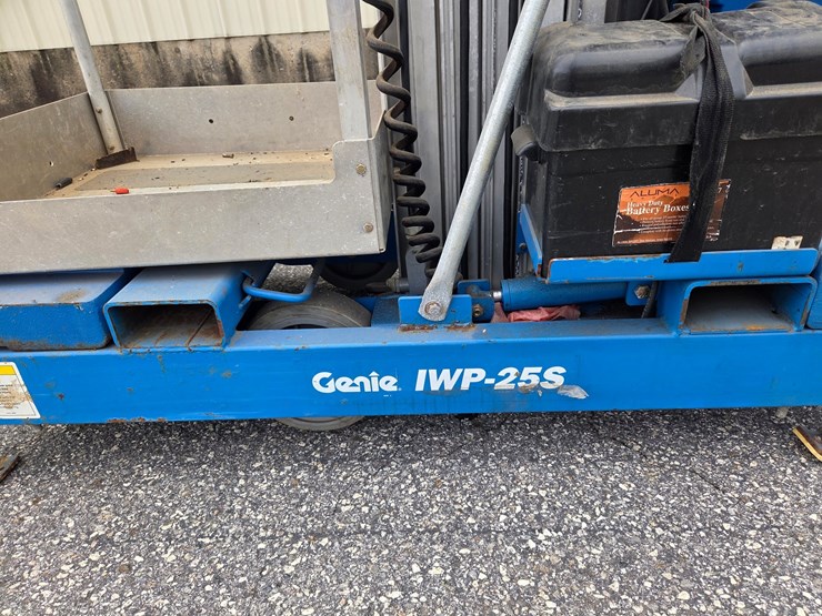 #14-•-genie-portable-lift-/-model:-twp-255-/-hours-not-known-image-15