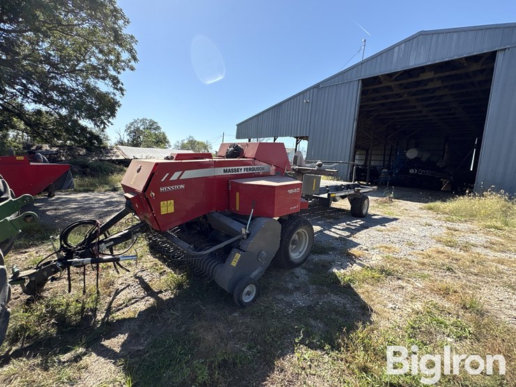 massey-ferguson-hesston-1840-small-square-baler-&-hoelscher-accumulator-image-3