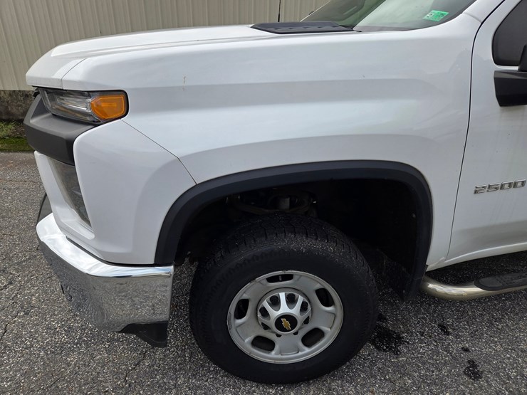 #6-•-2022-chevrolet-2500-service-truck-/-vin:-1gbowle71nf140105-/-68.050-image-2