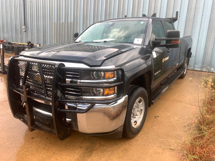2018-chevrolet-silverado-2500hd-image-2