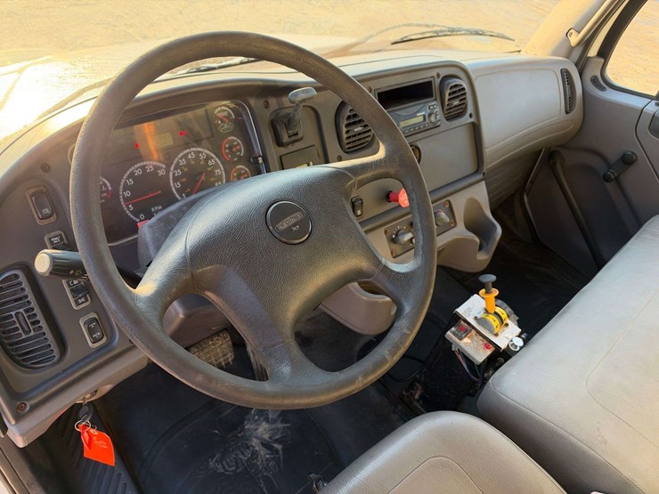 2012-freightliner-m2-tandem-axle-dump-truck-(96,351-actual-miles)-image-12