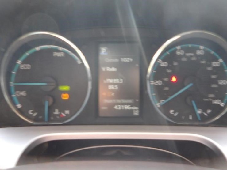 2017-toyota-rav4-xle-image-18