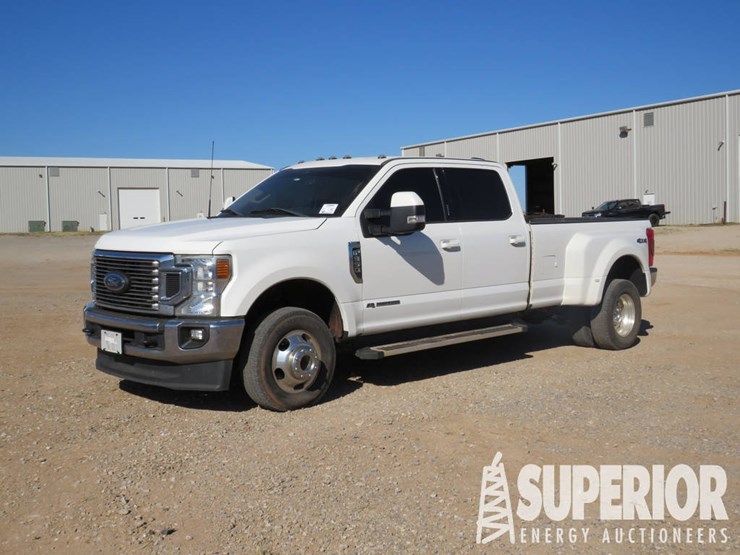 2022-ford-f-350-lariat-4-wd-crew-cab-dually-pickup-image-1