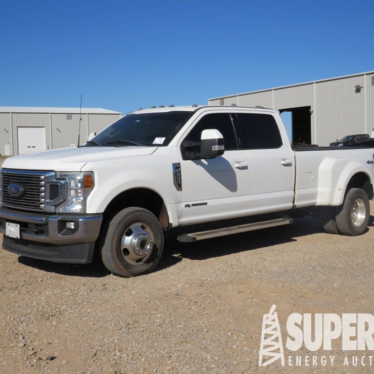 2022 FORD F-350 Lariat 4-WD Crew Cab Dually Pickup