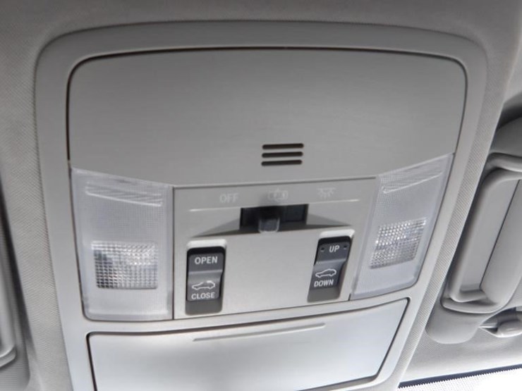 2017-toyota-rav4-xle-image-24