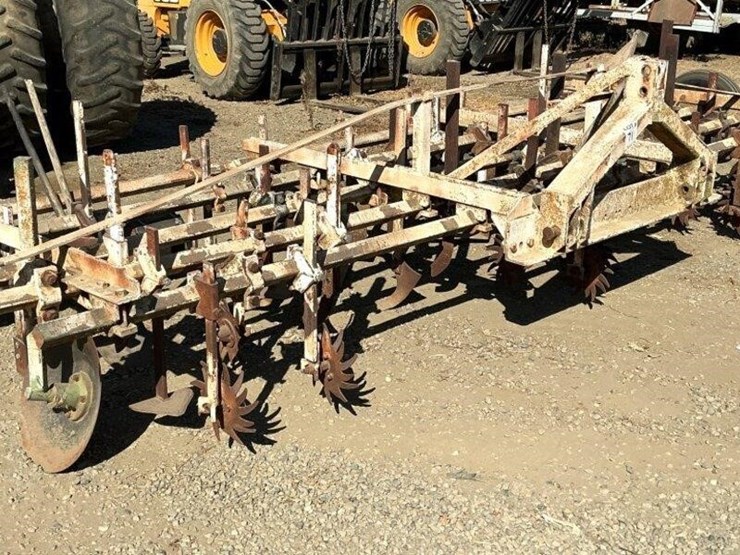 custom-3-pt-3-row-60"-cultivator-image-1