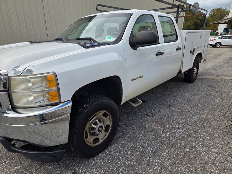 #7-•-2011-chevrolet-2500-4x4-service-truck-/-vin:-1gc1kvc86bf159439-/-328,114-miles-image-1