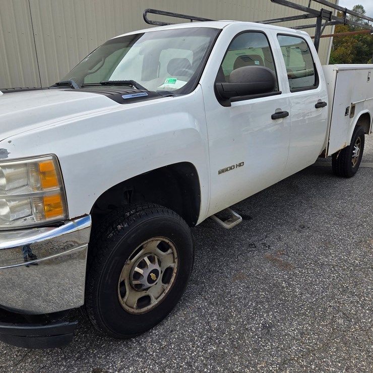 #7 • 2011 Chevrolet 2500 4x4 Service Truck / VIN: 1GC1KVC86BF159439 / 328,114 miles