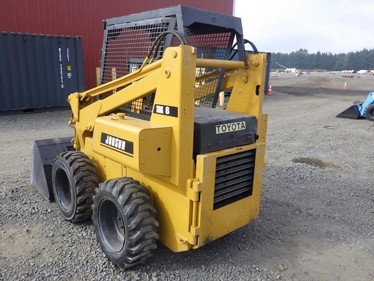 toyota-sdk8-skid-steer-loader-image-3