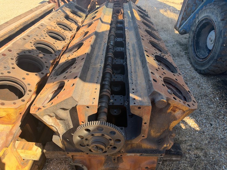 #46911-•-(2)-16-cylinder-engine-blocks-image-5