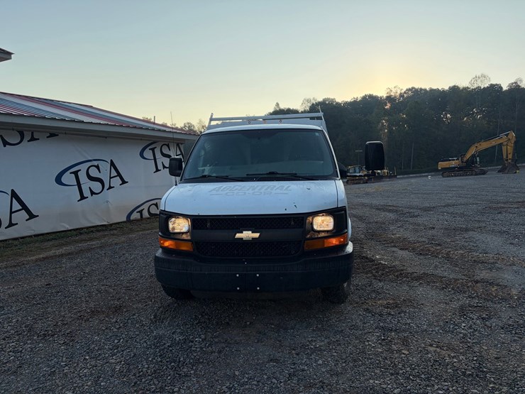 #4554-•-2015-chevrolet-express-work-van-image-8