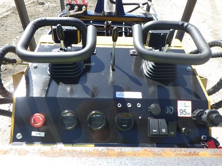 2026-agt-mx-crt23-skid-steer-track-loader-image-11