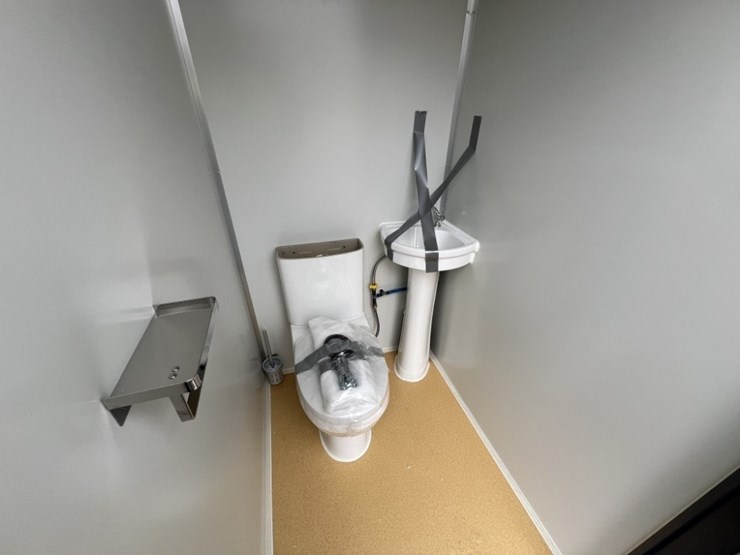 2026-bastone-double-stall-portable-toilet-image-9