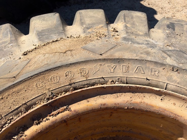 #41435-•-heavy-equipment-tire-image-5