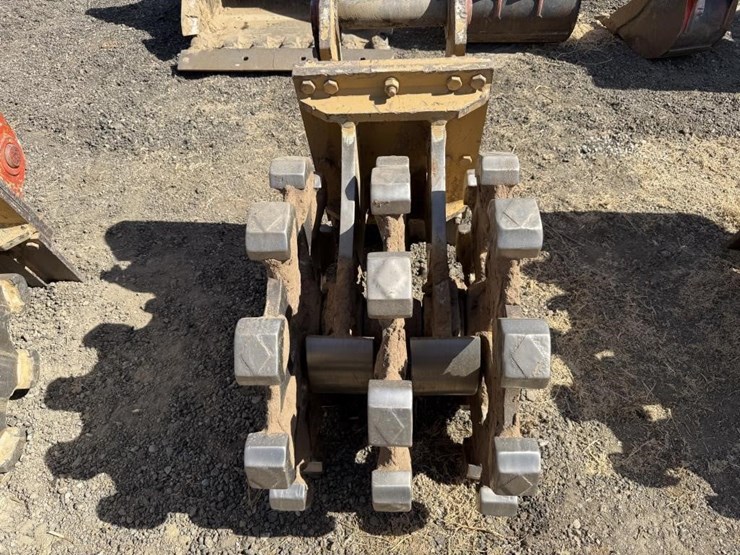 cat-24"-excavator-compaction-wheel-image-6