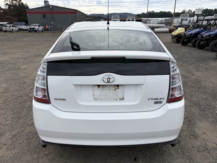 2009-toyota-prius-hybrid-sedan-image-5