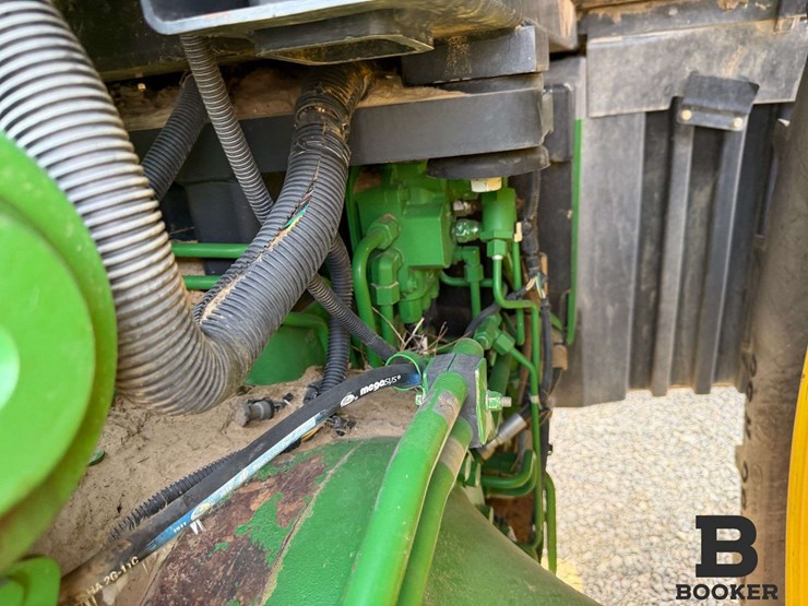 2011-john-deere-8335r-tractor-image-56