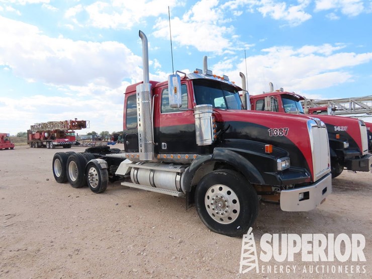2009-western-star-4900-t/a-truck-tractor-w/pusher-axle-sleeper-image-2