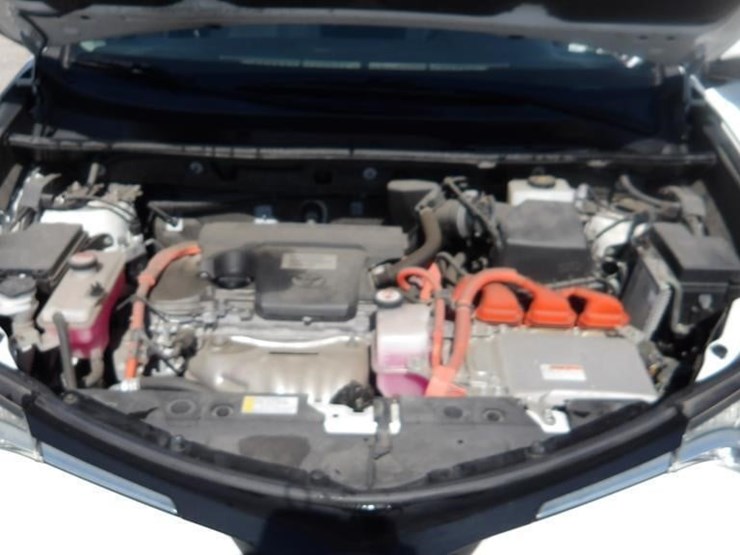 2016-toyota-rav4-xle-image-9