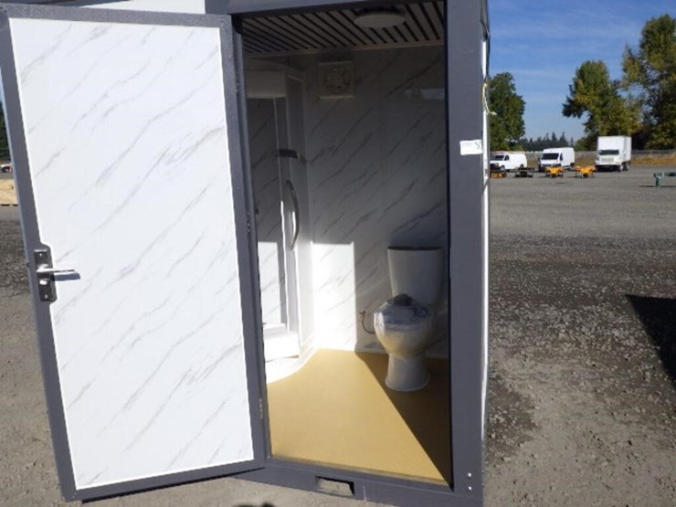 portable-toilet-w/-shower-image-6