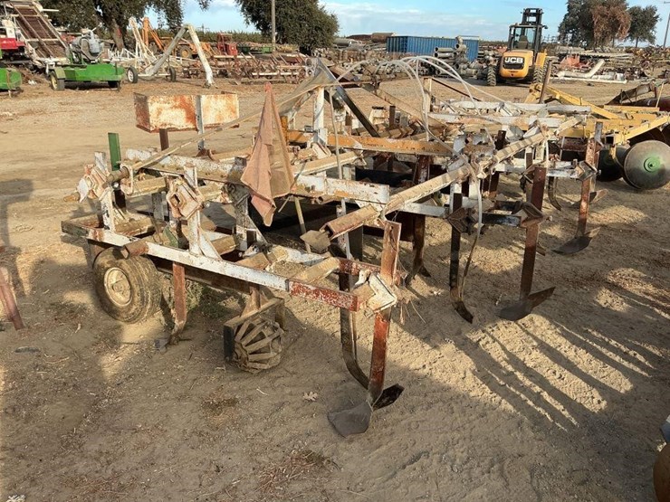 custom-3-pt-3-row-60"-cultivator-image-5