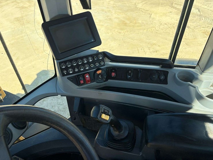 2018-caterpillar-930-r/t-wheeled-loader-(5,129-hours)-image-13