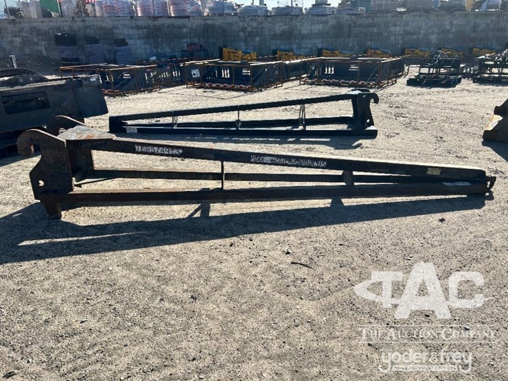 2010-2010-volvo-truss-boom.-image-3