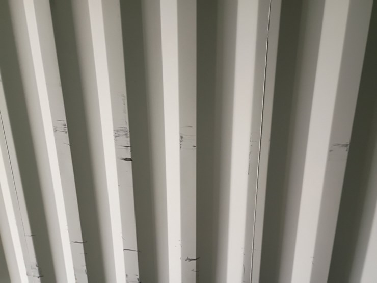 #l111-000-•-40ft-container-[damaged]-image-24