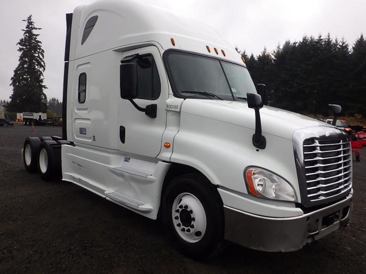 2018-freightliner-cascadia-3-axle-sleeper-truck-image-7