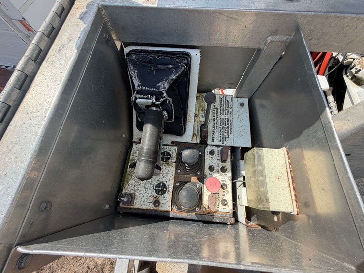 2005-altec-ah125-125’-telescoping-bucket-w/truck-body-image-27
