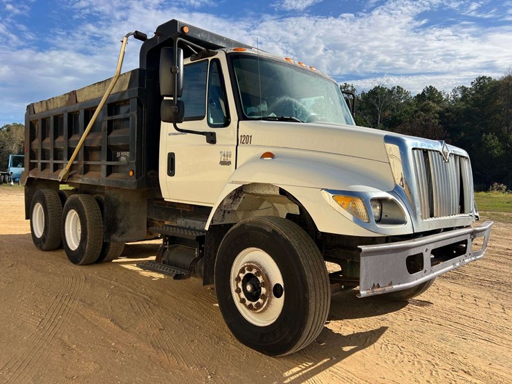 2007-international-7400-tandem-axle-dump-truck-(181,761-miles)-image-4