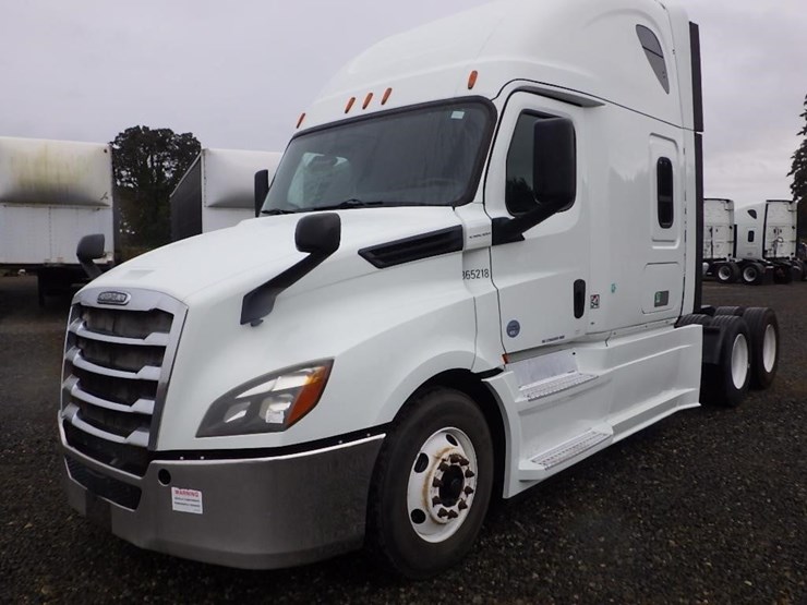 2019-freightliner-cascadia-3-axle-sleeper-truck-image-1