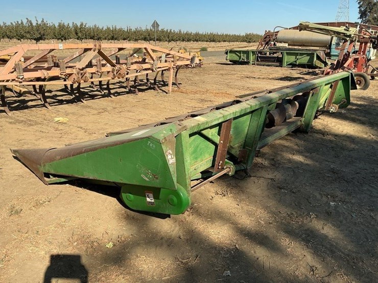 john-deere-843-8-row-corn-header-image-3