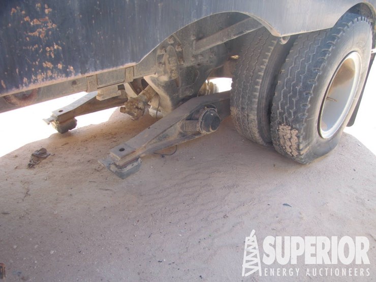 2009-mack-gu713-t/a-winch-bed-truck-image-9