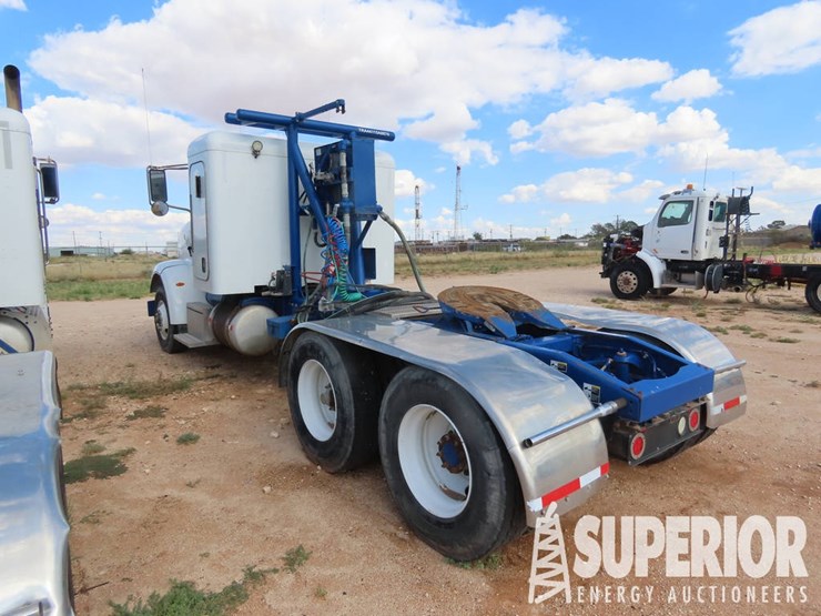 2015-peterbilt-365-t/a-truck-tractor-w/sleeper-image-3