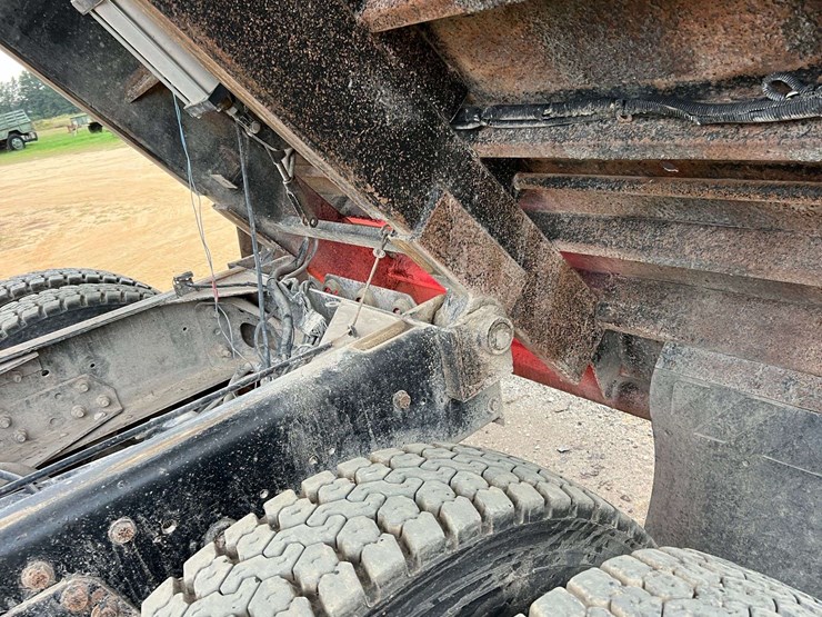 2007-international-7400-tandem-axle-dump-truck-(181,761-miles)-image-57
