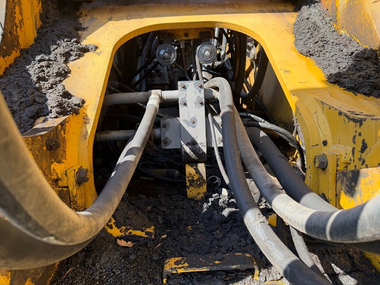 #4098-•-2015-john-deere-870g-lc-excavator-image-53