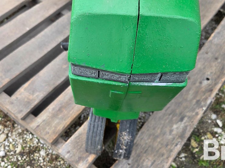 john-deere-pedal-tractor-image-12