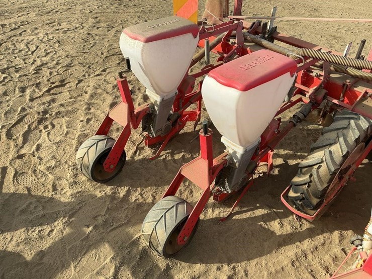 gaspardo-sp540-3-pt-6-row-30"-air-planter-image-11