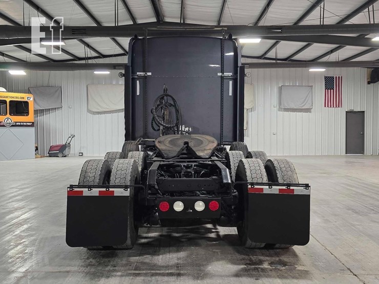 2016-kenworth-t800-image-8