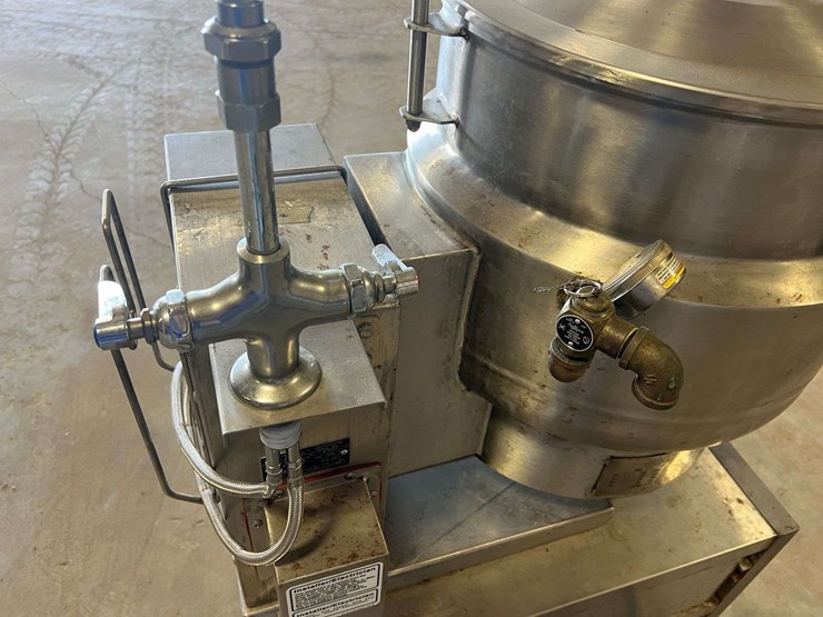 vulcan-k12ett-electric-tilting-steam-kettle-w/-stand-image-9