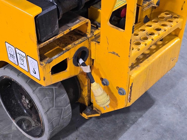 2023-jcb-s1930e-image-11