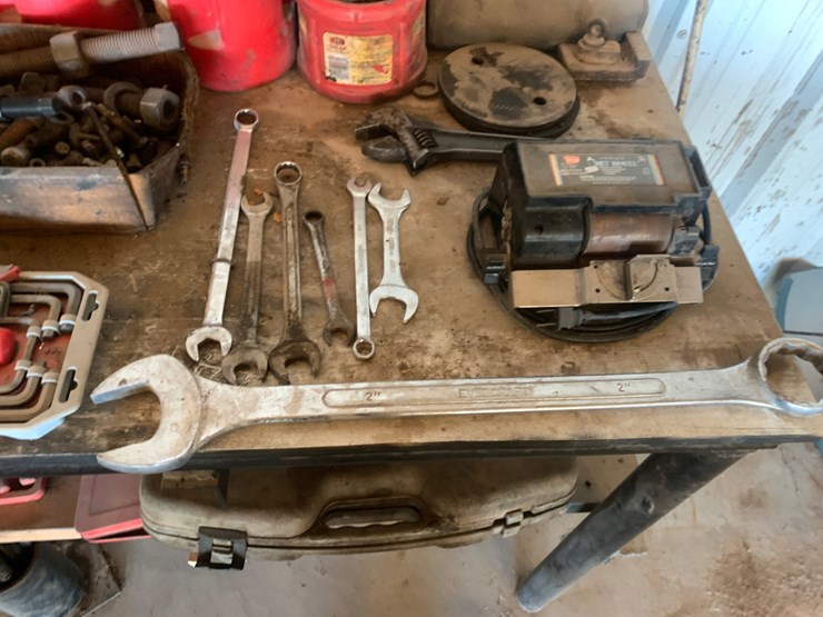 8’-x-2’-x-3’-metal-work-bench-and-all-it’s-contents-image-4