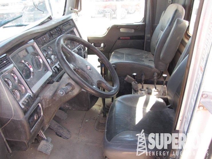 2013-kenworth-t800-t/a-bed-winch-truck-w/lift-axle-image-19
