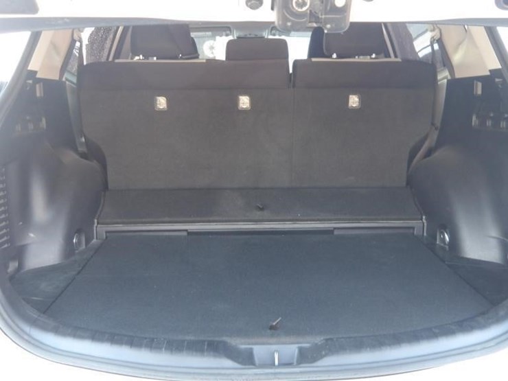 2016-toyota-rav4-xle-image-14
