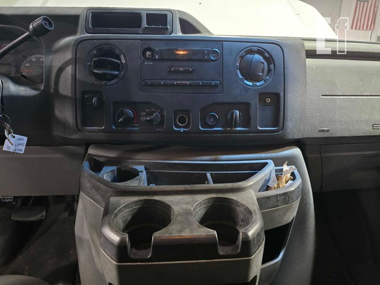 2013-ford-e250-image-14