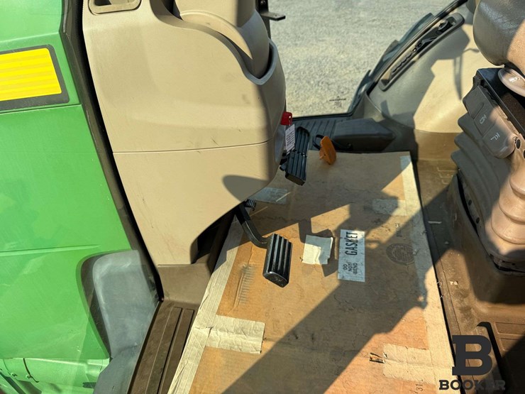 2011-john-deere-8335r-tractor-image-91