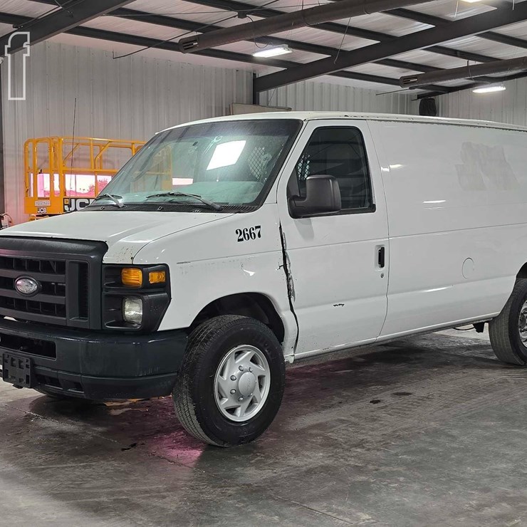 2013 FORD E250