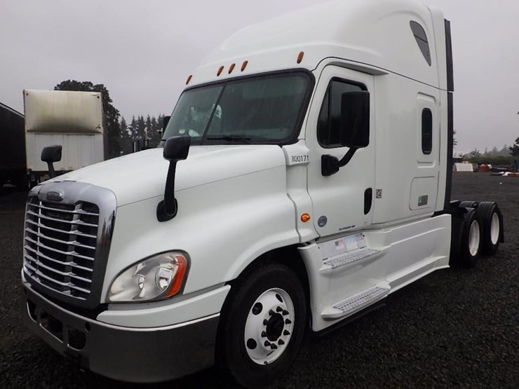2018-freightliner-cascadia-3-axle-sleeper-truck-image-1